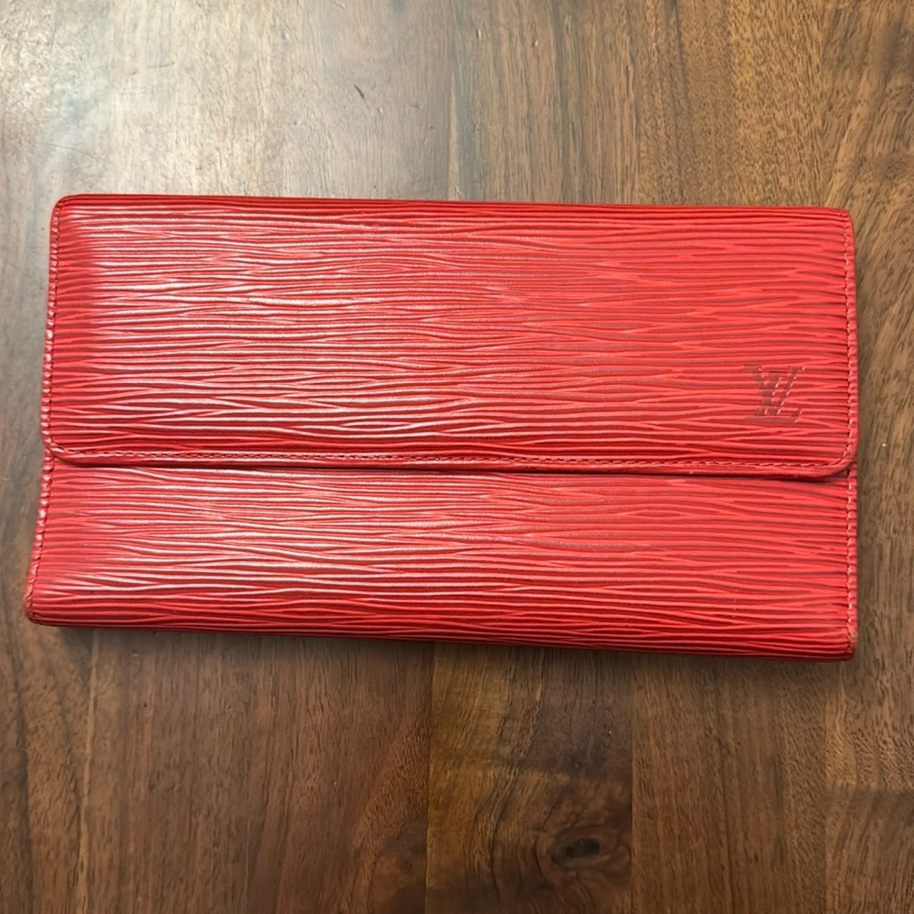 Louis Vuitton Epi leather wallet